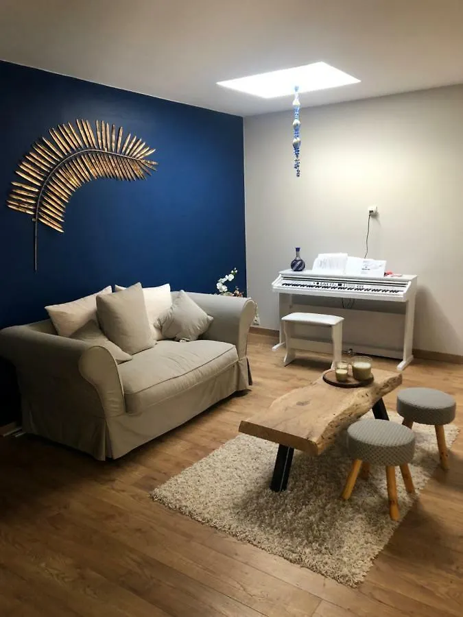 Chambre Confort Saint-Andre-de-Corcy 0*,  France